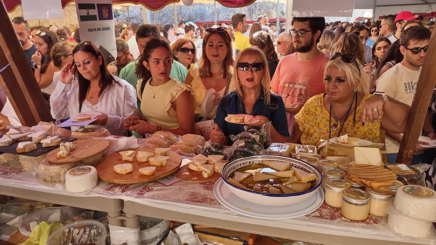 The Zuheros Cheese Fair exceeds expectations and receives more than 15,000 visitors