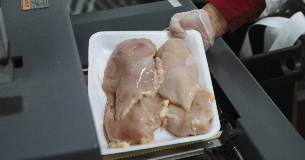 Chicken prices in the United States fall up to 18% from their peak in September