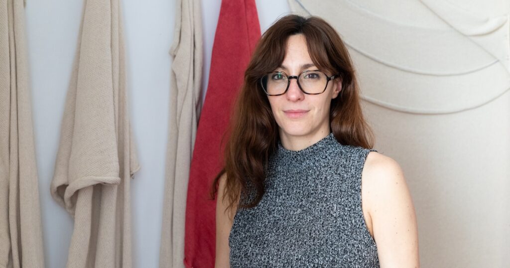 The textile poetics of Ángeles Jacobi, between permanence and disarmament