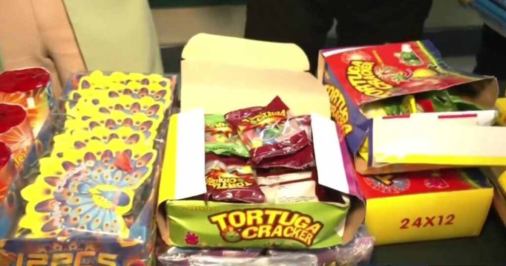 They find fireworks packaged like candy for children: 10 tons are seized in a property in Comas