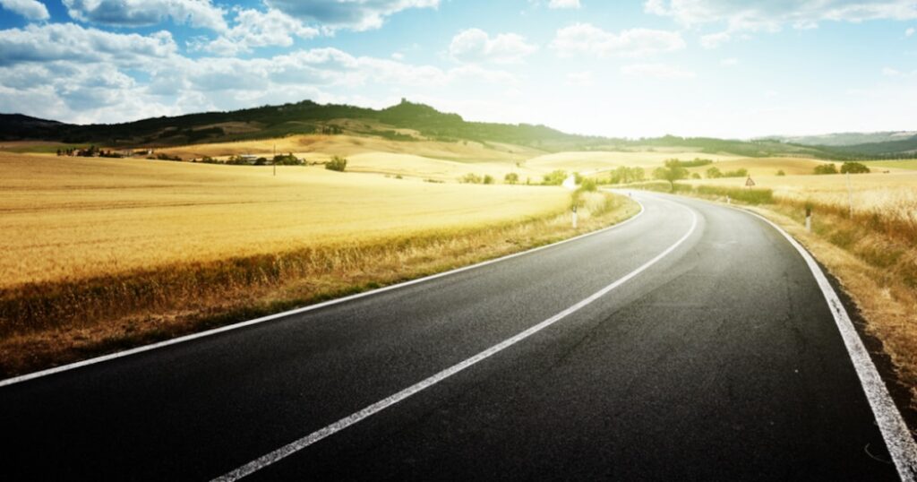 Turning left in a continuous line: the rule that confuses drivers the most