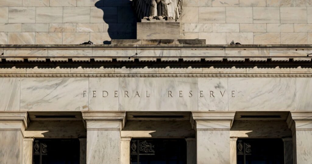 Fed report forecasts positive economic outlook and stable employment