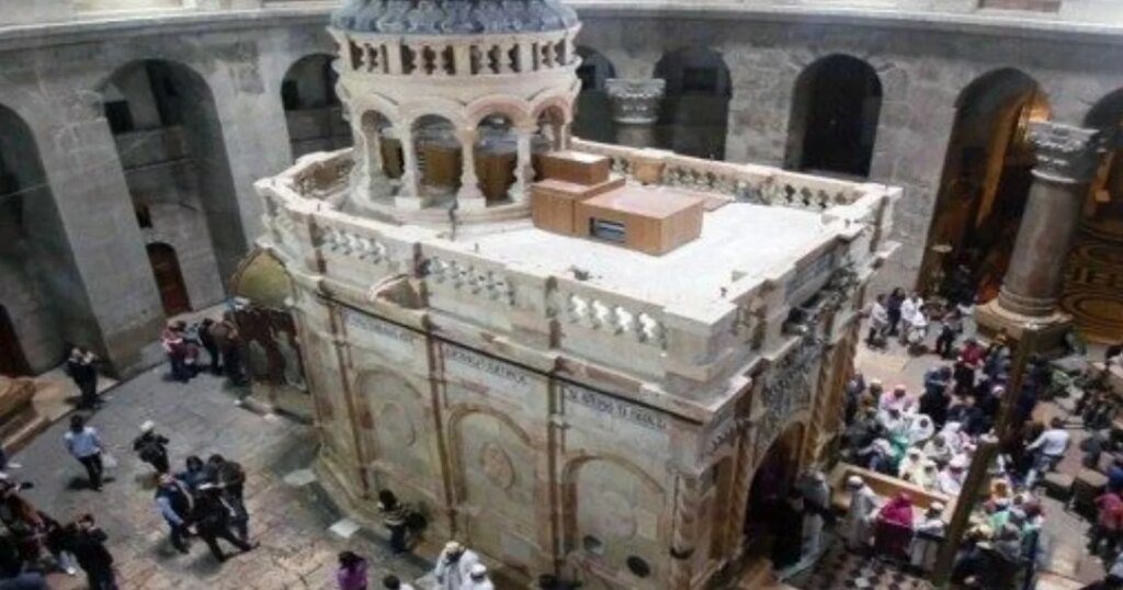 Israeli police prevent a Catholic cardinal from accessing the Holy Sepulcher in Jerusalem