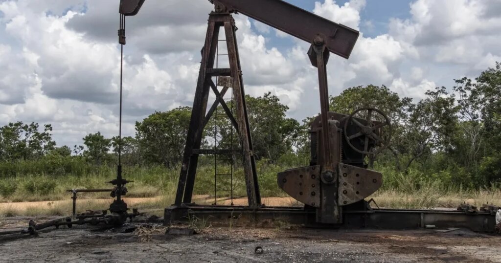 George E. Warren will load a shipment of Venezuelan heavy crude oil between April and May