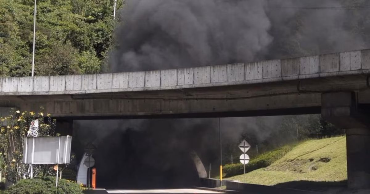 The tunnel on the La Línea road is closed due to a fire: so far no injuries have been reported
