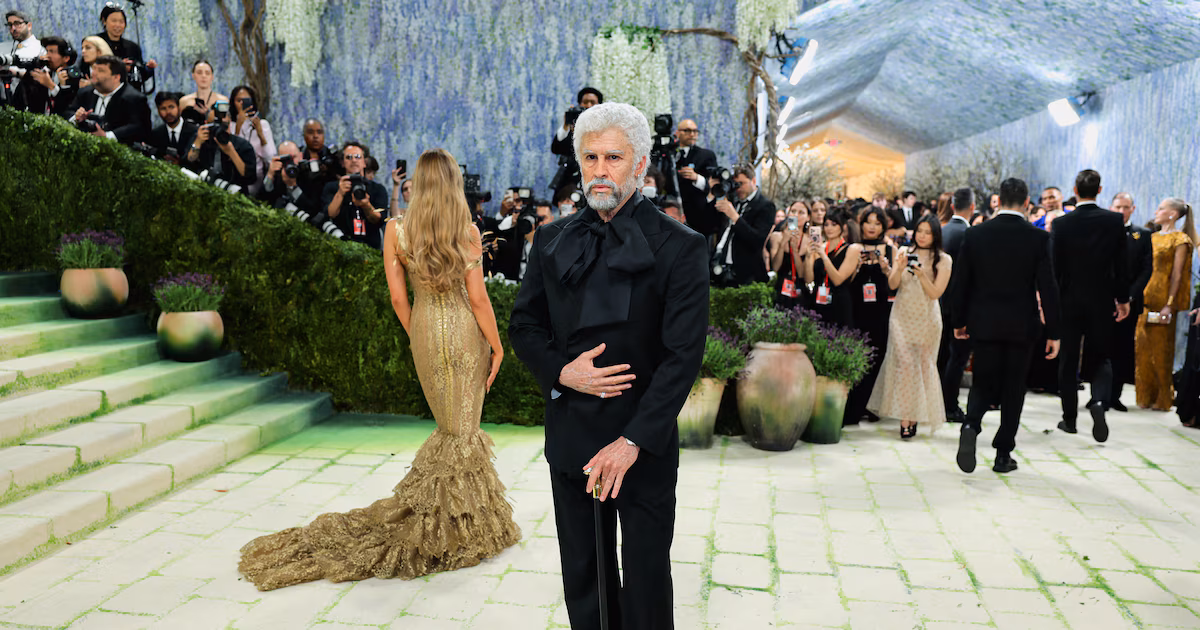 Bad Bunny's bold step through the Met Gala 2026: the message behind his look with a cane and gray hair