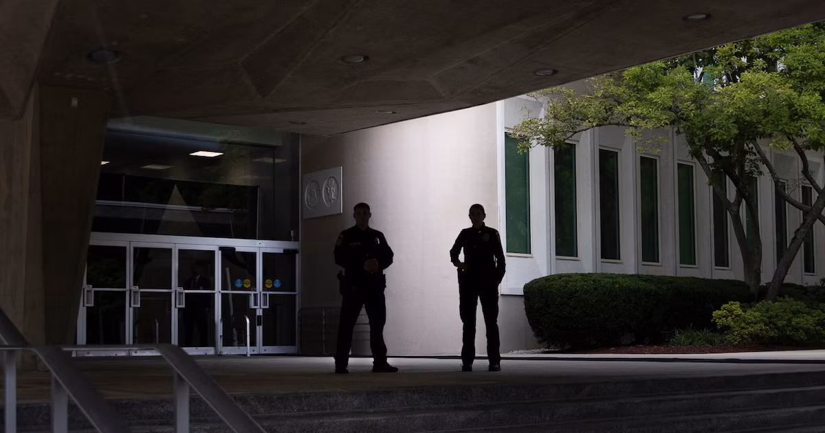 FBI arrests CIA official with $40 million in gold bars