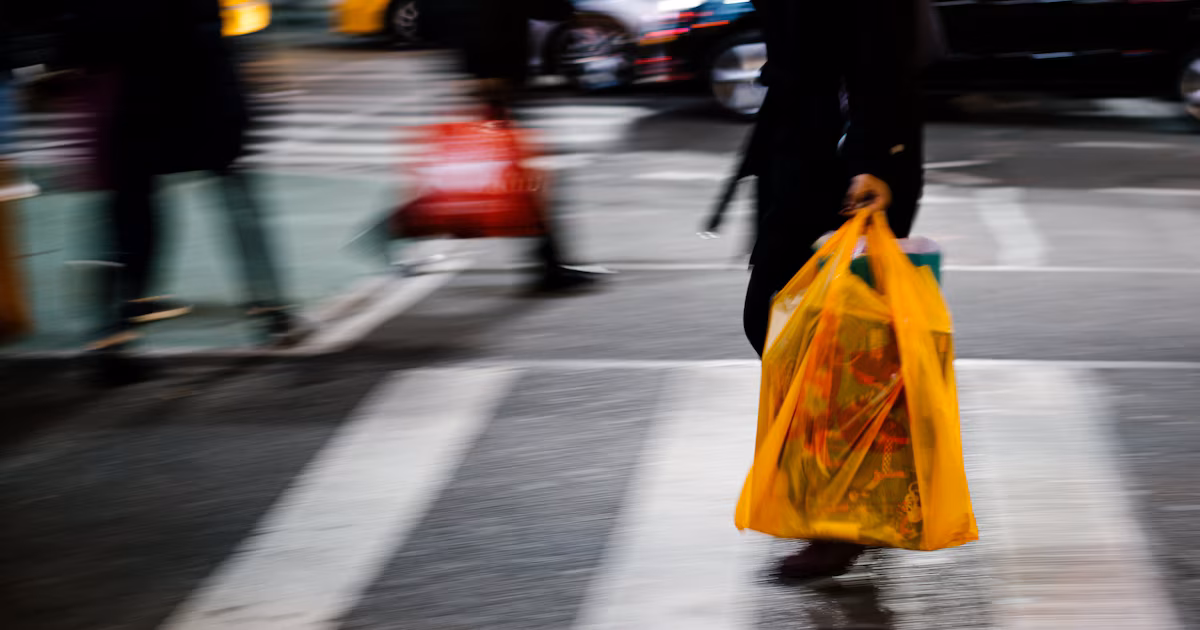 He reported that he sprained his ankle due to the poor condition of the sidewalk, but the Justice Department rejected the claim and he must pay the costs of the trial.
