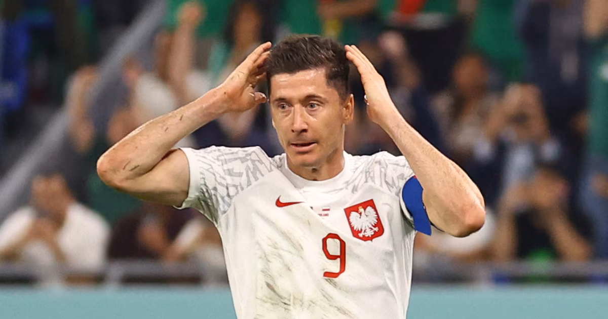 Robert Lewandowski says goodbye to Barcelona: this was the time Memo Ochoa stopped him from a penalty in Qatar 2022