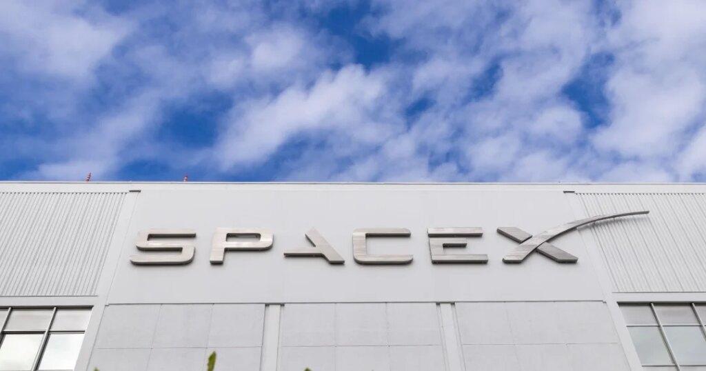 SpaceX reserves 5% of its IPO shares for employees and friends
