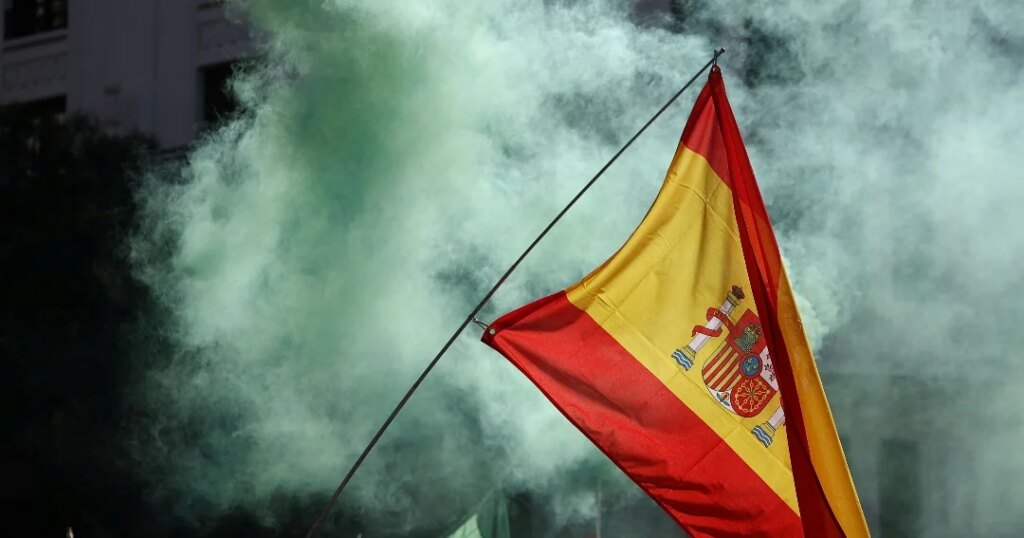 Spain receives almost a million applications for regularization of undocumented migrants
