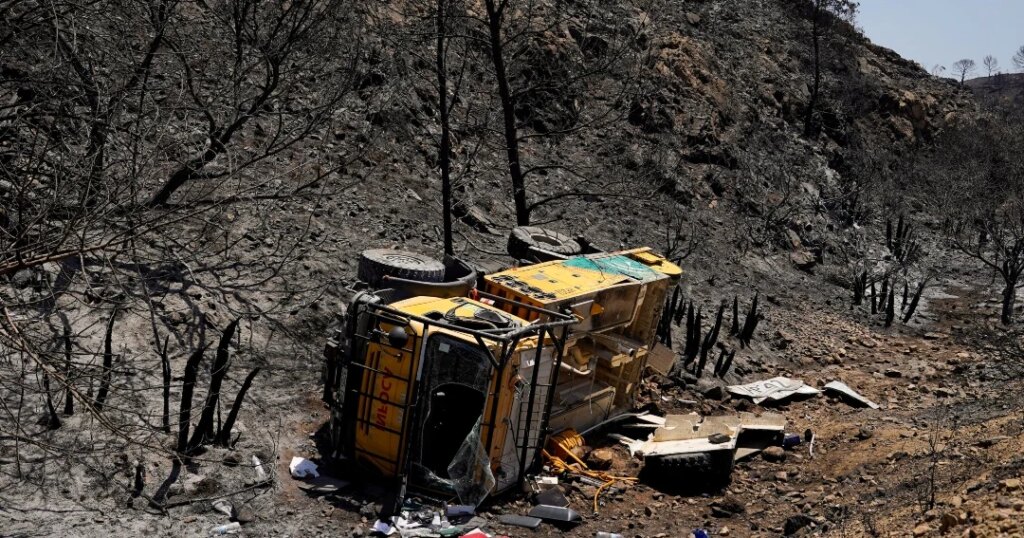 Victims of the fires in Spain question the authorities' version of the alerts