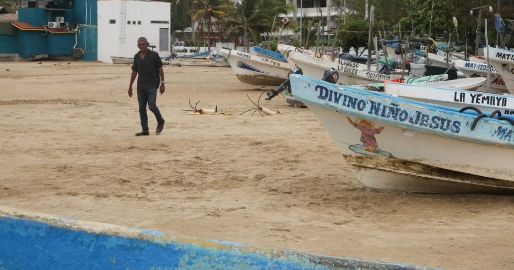 Hurricane Trudy strengthens slightly off the Mexican Pacific coast