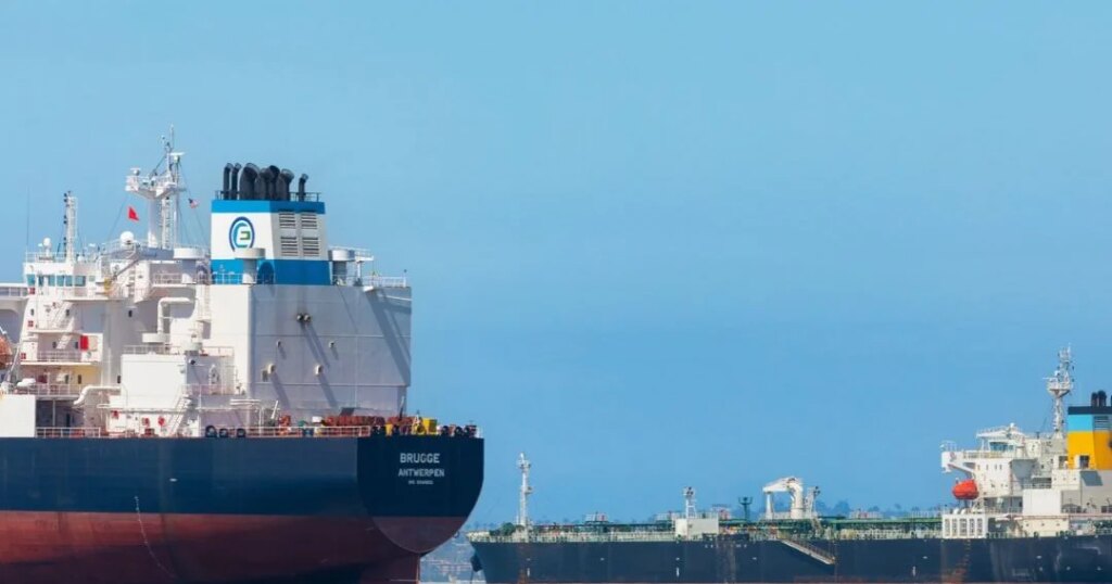 Oil tankers sailing route between the US and China reach prices of US$60 million